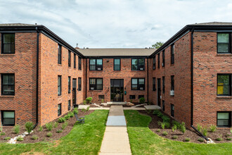 Gladstone Apartments in Omaha, NE - Building Photo - Building Photo