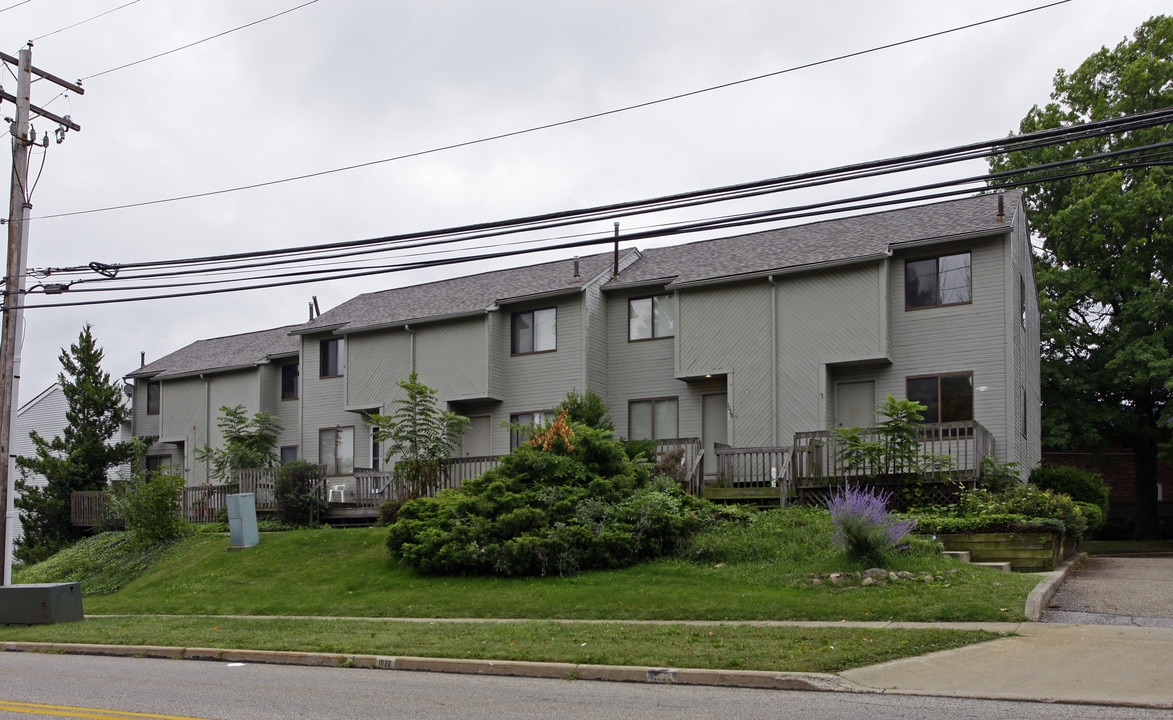 1016-1036 Clyde Ave in Cuyahoga Falls, OH - Foto de edificio
