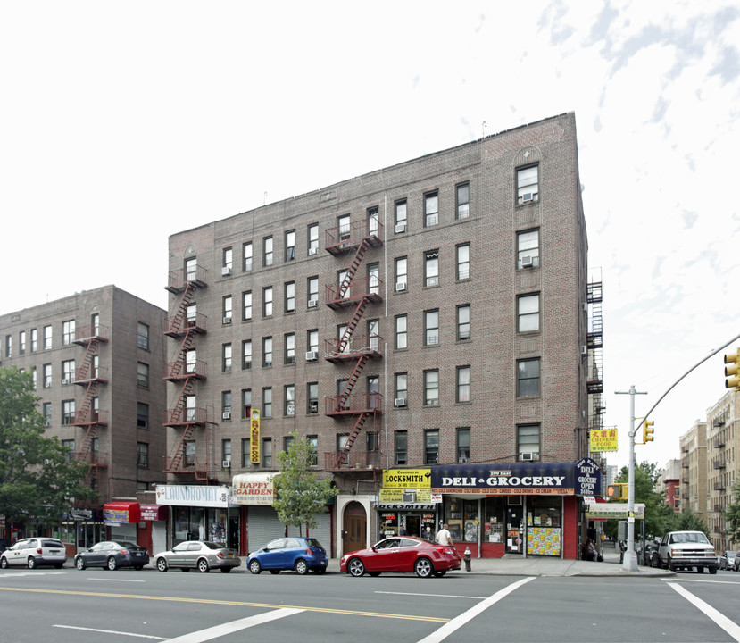 204-210 E 165th St in Bronx, NY - Building Photo