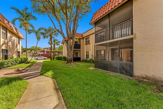 9730 Hammocks Blvd in Miami, FL - Building Photo - Building Photo