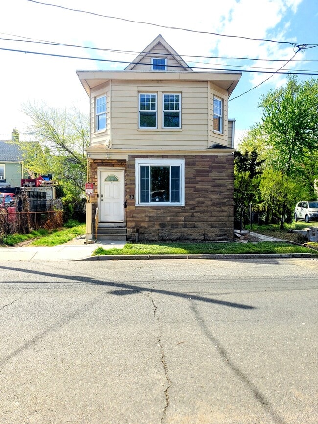 33 Lafayette St, Unit Apartment 1, Unit Apartment 1