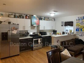 17 Wensley St in Boston, MA - Building Photo