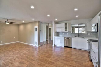 118 Flynn Ave, Unit C in Mountain View, CA - Building Photo - Building Photo