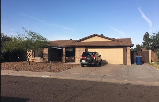 property at 3907 S Mitchell Dr