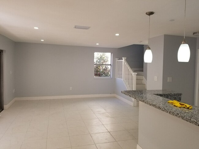 14746 SW 90th Ter in Miami, FL - Building Photo - Building Photo