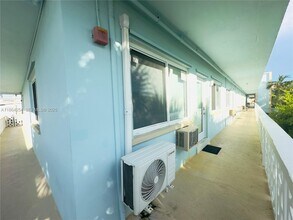 455 Golden Isles Dr in Hallandale Beach, FL - Building Photo - Building Photo