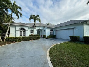 365 NE Vanda Terrado in Jensen Beach, FL - Foto de edificio - Building Photo