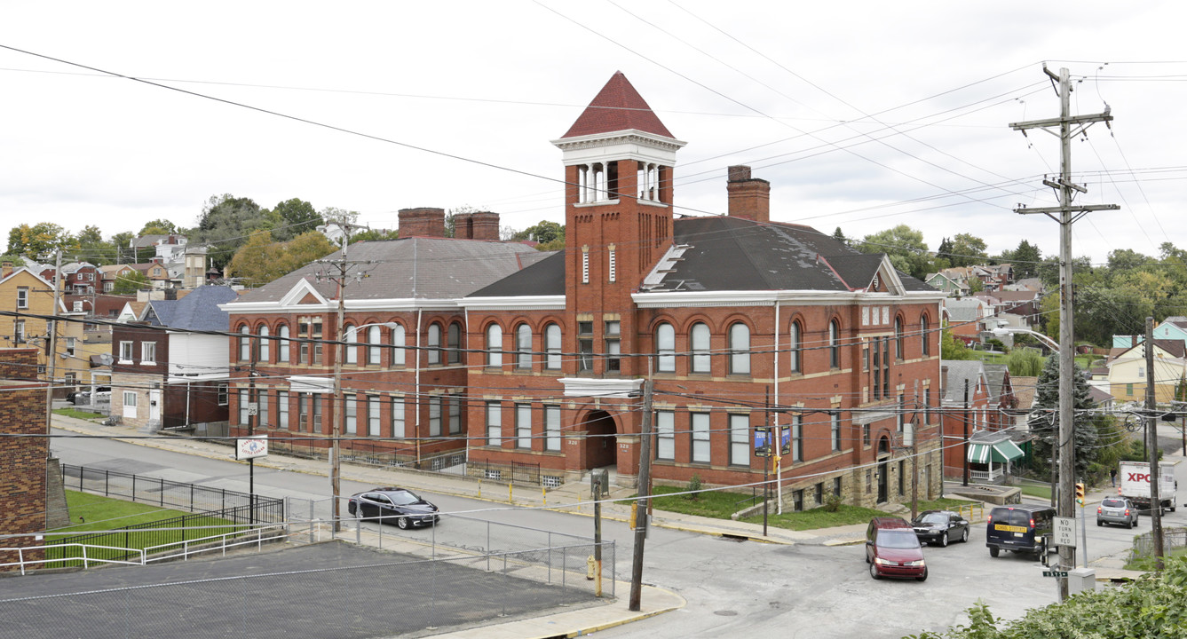 326-328 Hays Ave in Mount Oliver, PA - Building Photo