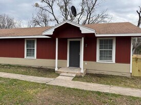 608 Harrison St in Commerce, TX - Building Photo
