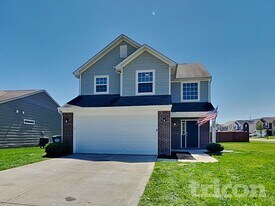 561 Grassy Bend Dr in Greenwood, IN - Building Photo