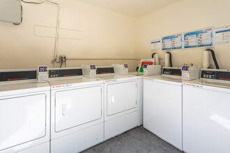 670-686 S. 8th in San Jose, CA - Building Photo - Interior Photo