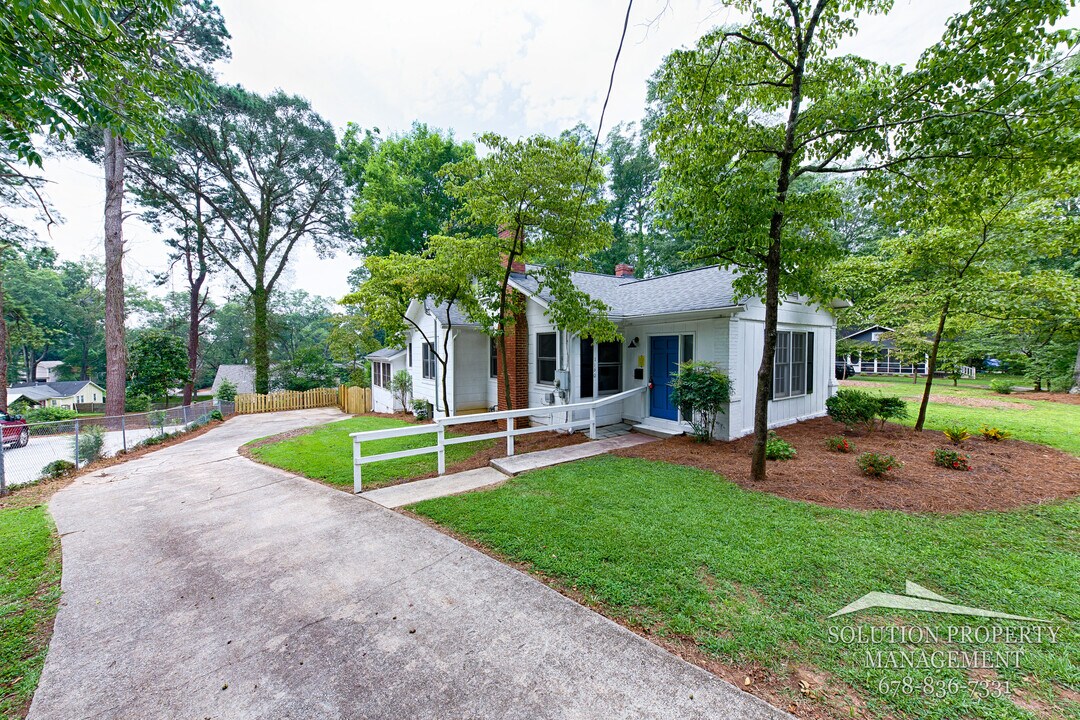 1160 Church St in Smyrna, GA - Building Photo