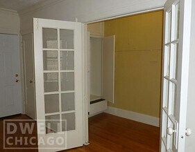 2733 N Milwaukee Ave, Unit S in Chicago, IL - Building Photo - Building Photo