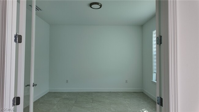 3700 Passion Vine Dr in Alva, FL - Building Photo - Building Photo