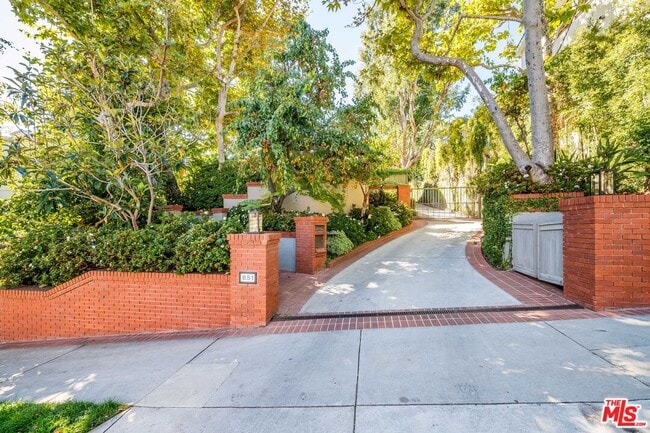 851 Glenmont Ave in Los Angeles, CA - Building Photo - Building Photo
