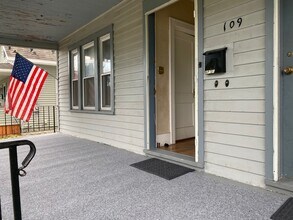 109 Hawthorne Ave, Unit 1st Floor in Utica, NY - Building Photo - Building Photo