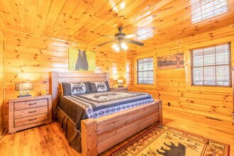 444 Sugar Mountain Way in Pigeon Forge, TN - Building Photo - Building Photo