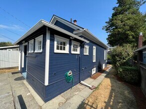 5511 Brooklyn Ave NE in Seattle, WA - Building Photo - Building Photo