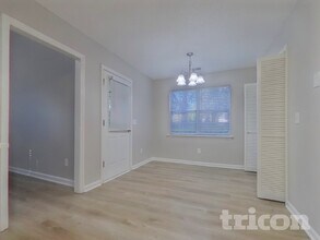 911 Bentley Dr in Lexington, SC - Foto de edificio - Building Photo