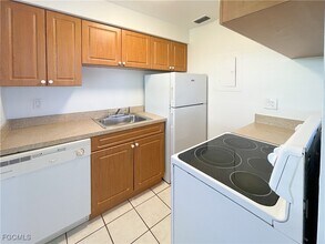 4009 SE 19th Ave in Cape Coral, FL - Building Photo - Building Photo