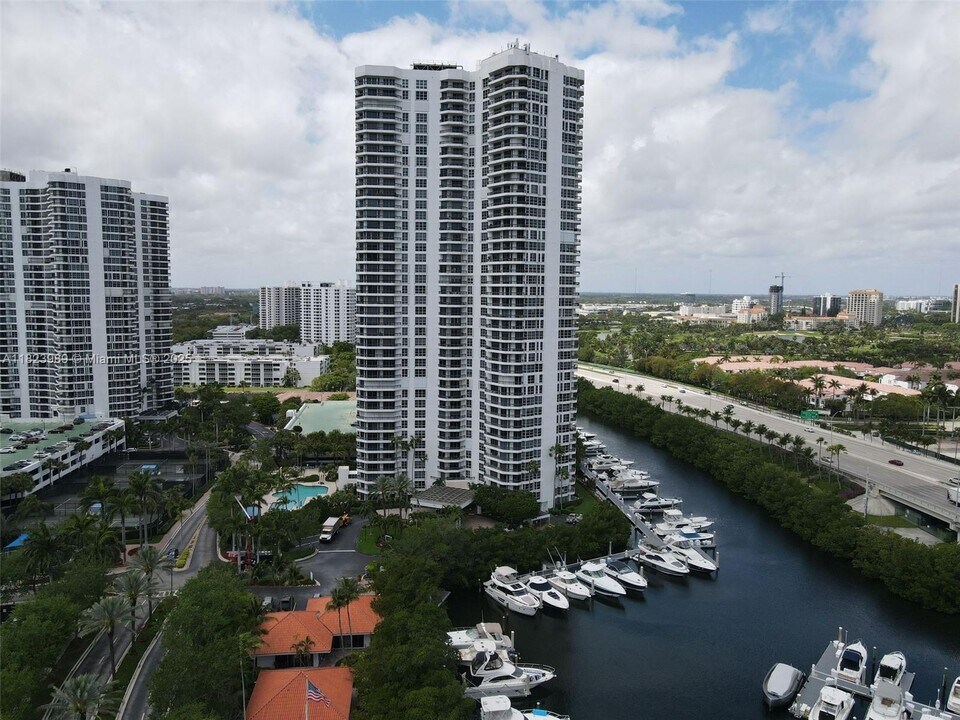 3500 Mystic Pointe Dr in Aventura, FL - Building Photo