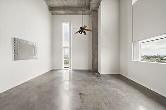 2000 Bagby St in Houston, TX - Building Photo - Building Photo