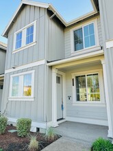 3991 SE Century Blvd in Hillsboro, OR - Foto de edificio - Building Photo