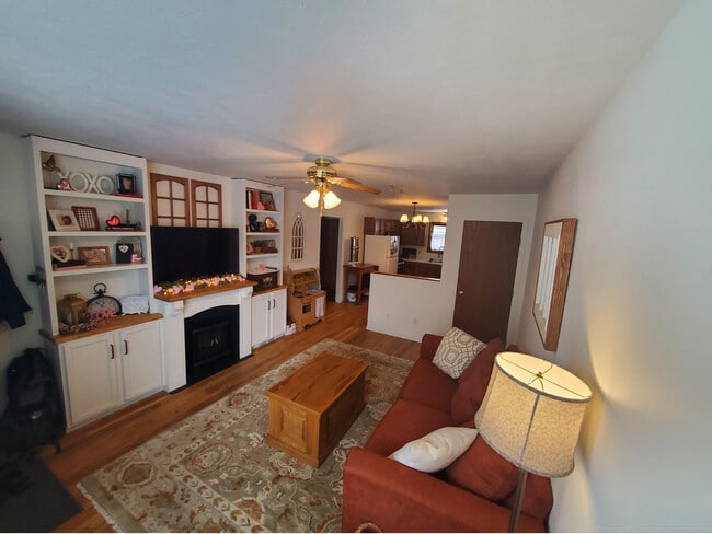 822 Banker Rd in Fort Atkinson, WI - Foto de edificio - Building Photo