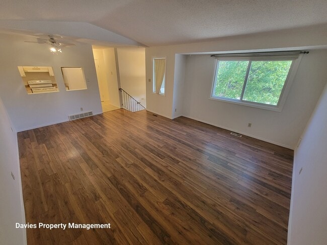 403 Willow Ct NW in Edmonton, AB - Building Photo - Building Photo