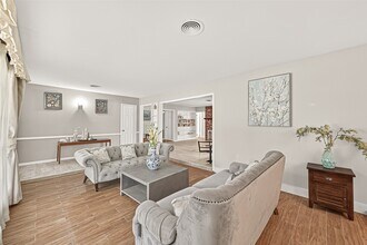 9310 Cliffwood Dr in Houston, TX - Building Photo - Building Photo