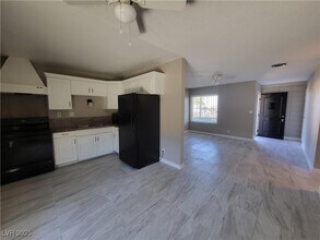 261 E Van Wagenen St in Henderson, NV - Building Photo - Building Photo