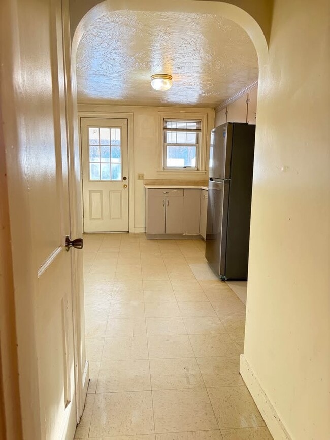 43 Sutton St, Unit 43B in Northbridge, MA - Foto de edificio - Building Photo