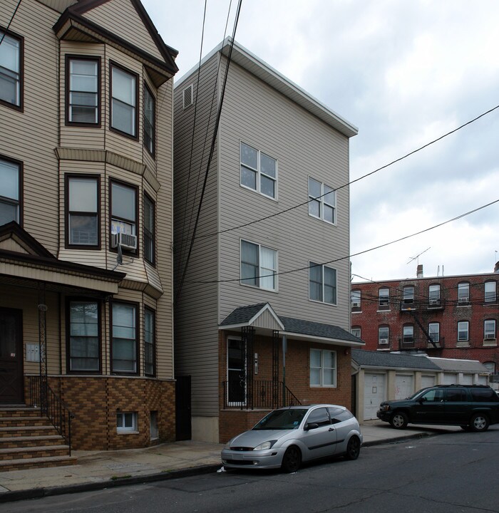 103 Chambers St in Newark, NJ - Building Photo