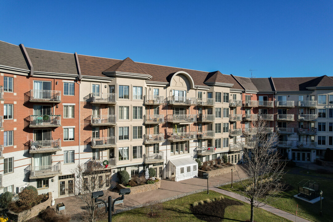 Le Cavalier in Montréal, QC - Building Photo