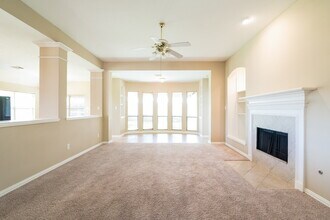 11 Crest Gate in Houston, TX - Building Photo - Building Photo