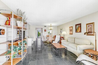 1025 Sugar Sands Blvd in Riviera Beach, FL - Building Photo - Building Photo