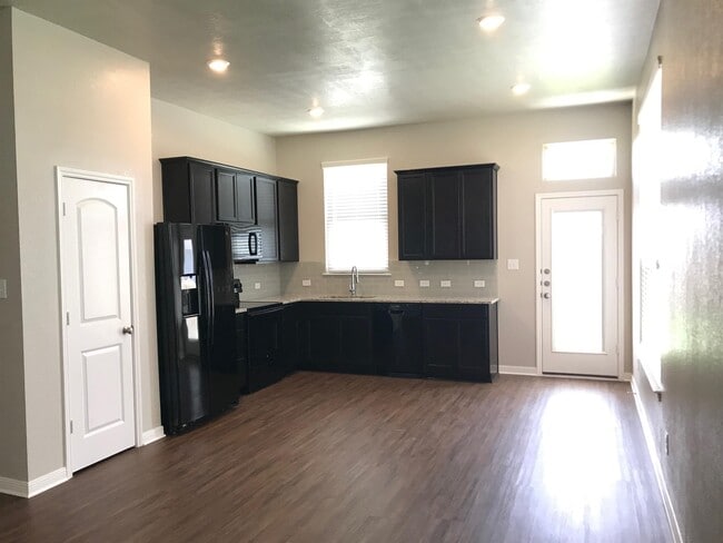 2003 Viva Rd in Bryan, TX - Building Photo - Building Photo
