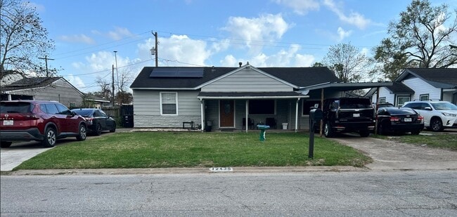 property at 12438 Dorwayne Ct