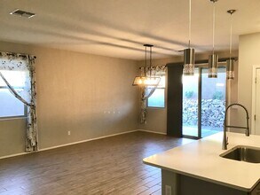 8000 N Scholes Ave in Tucson, AZ - Building Photo - Building Photo