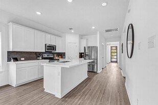 1321 Morning View Rd in Andice, TX - Building Photo