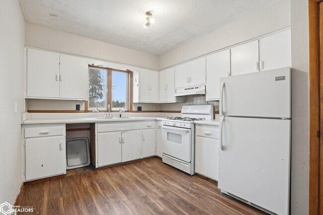 206 S Wilson St in Mount Pleasant, IA - Building Photo - Building Photo