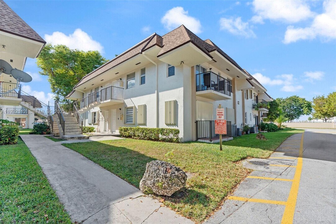 7111 SW 129th Ave in Miami, FL - Building Photo