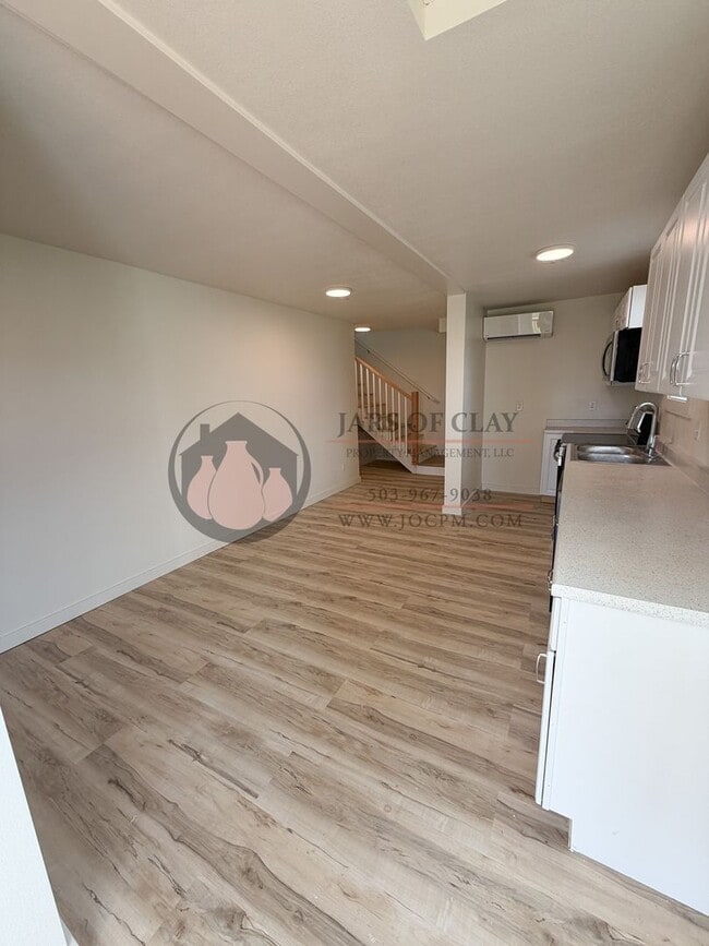 4393 Dover Ave NE in Salem, OR - Building Photo - Building Photo