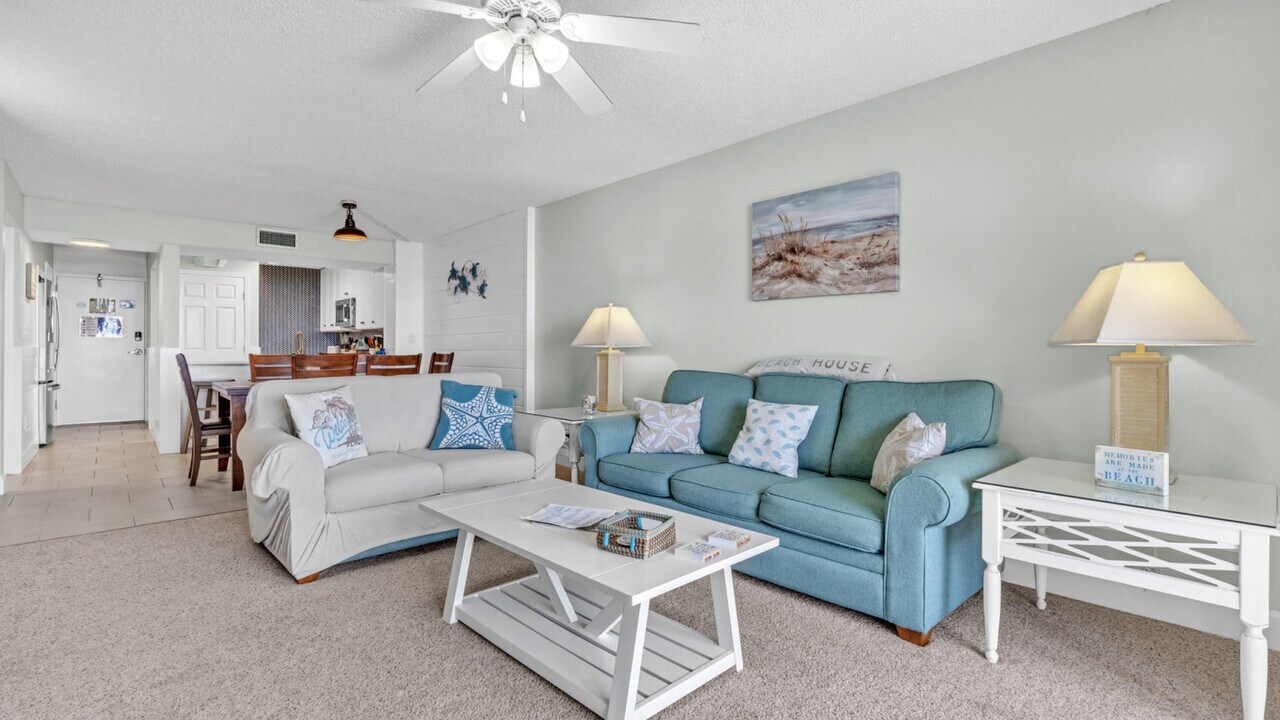 7205 Thomas Dr in Panama City Beach, FL - Building Photo