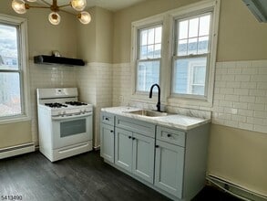 318 Ampere Pkwy in Bloomfield, NJ - Building Photo - Building Photo