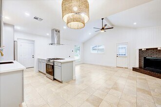 11415 Ptarmigan Dr in Austin, TX - Building Photo - Building Photo