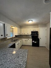 5717 Woodrow St in Texas City, TX - Foto de edificio - Building Photo