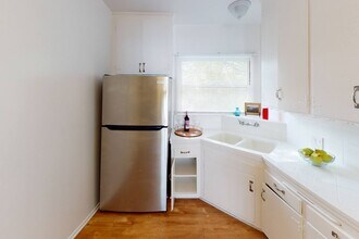 Rowena Avenue Apartments in Los Angeles, CA - Building Photo - Building Photo