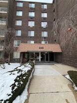 225 S Rohlwing Rd in Palatine, IL - Building Photo