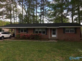 406 Franklin St in Scottsboro, AL - Building Photo